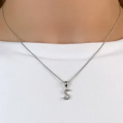 Bogstav s diamant vedhæng i 9 karat hvidguld 0,05 ct