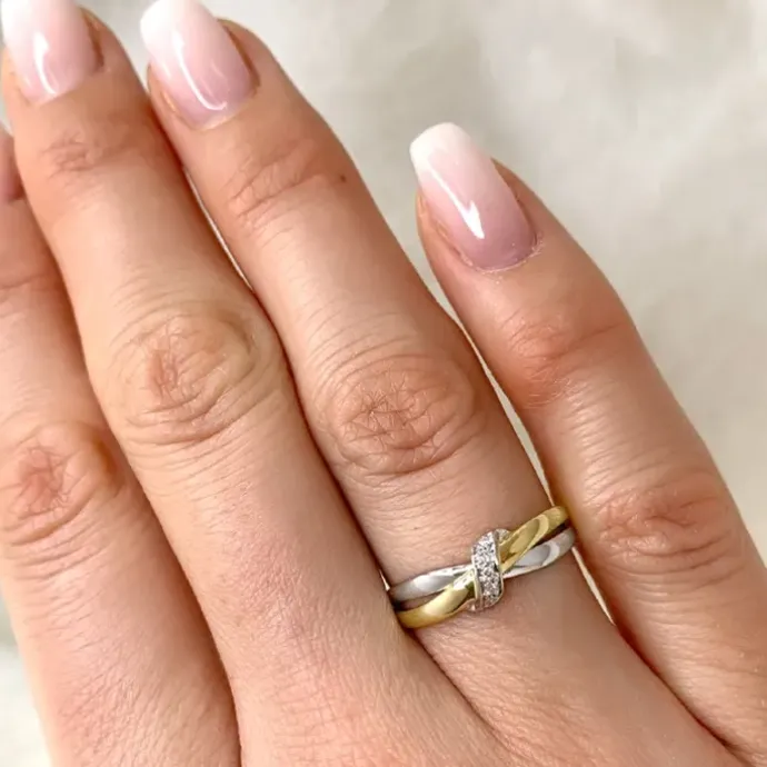 Diamant ring i 14 karat guld.- og hvidguld 0,03 ct