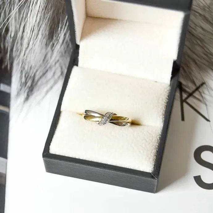 Diamant ring i 14 karat guld.- og hvidguld 0,03 ct