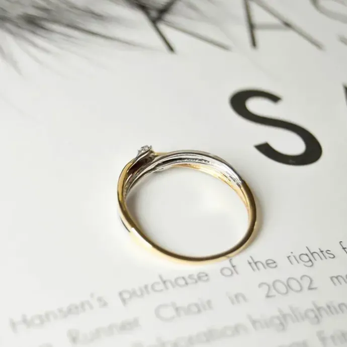 Diamant ring i 14 karat guld.- og hvidguld 0,03 ct