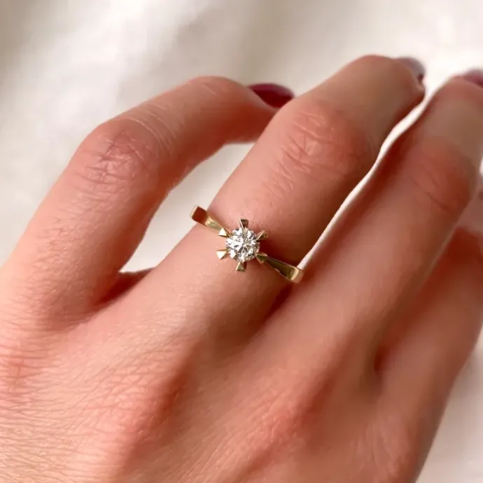 Diamant solitairering i 14 karat guld 0,40 ct
