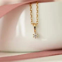 Diamant solitairevedhæng i 14 karat guld 0,05 ct