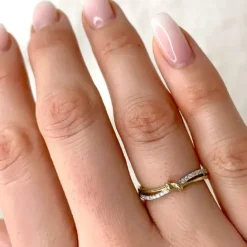 Diamantring i 9 karat guld.- og hvidguld 0,10 ct