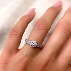 Diamantring i 14 karat guld.- og hvidguld 0,31 ct 0,20 ct ct