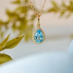 Dråbeformet topas diamantvedhæng i 14 karat guld 0,10 ct 2,0 ct