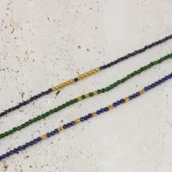 Elegant armbånd med sten og 3 hematite.