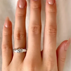 Elegant hvid zirkon ring i sølv