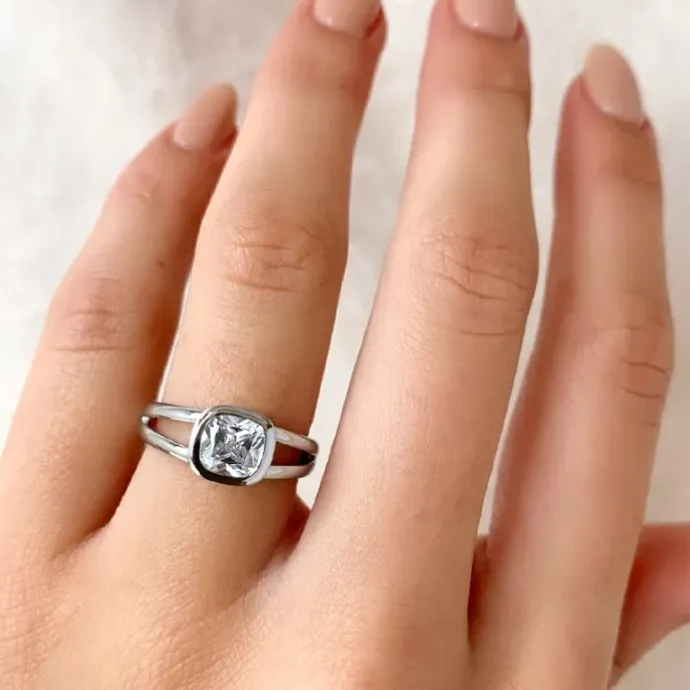 Elegant hvid zirkon ring i sølv