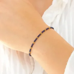 Elegant mørkeblå armbånd med lapis og hematite.