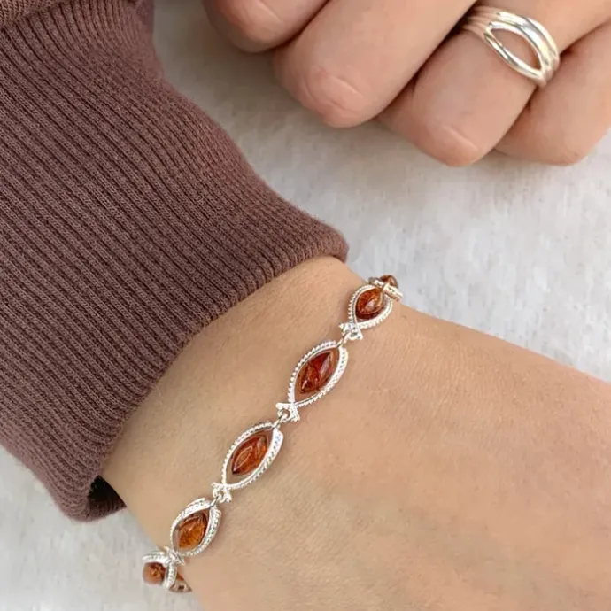 Elegant rav armbånd i sølv
