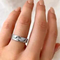 Elegant ring i rhodineret sølv