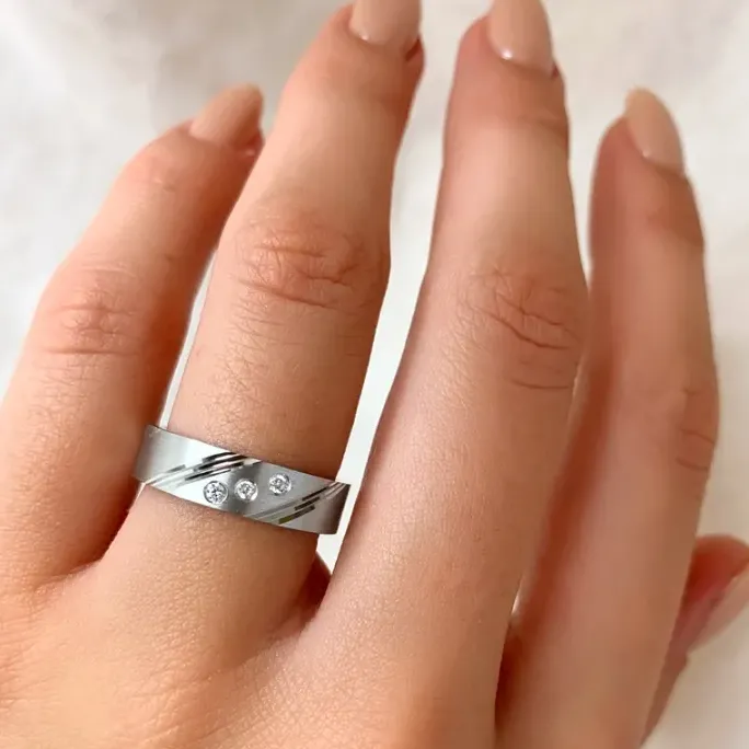 Elegant ring i rhodineret sølv