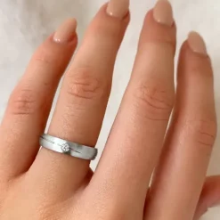 Elegant ring i rhodineret sølv