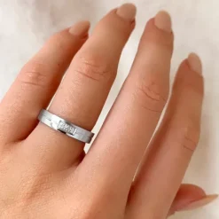 Elegant ring i rhodineret sølv