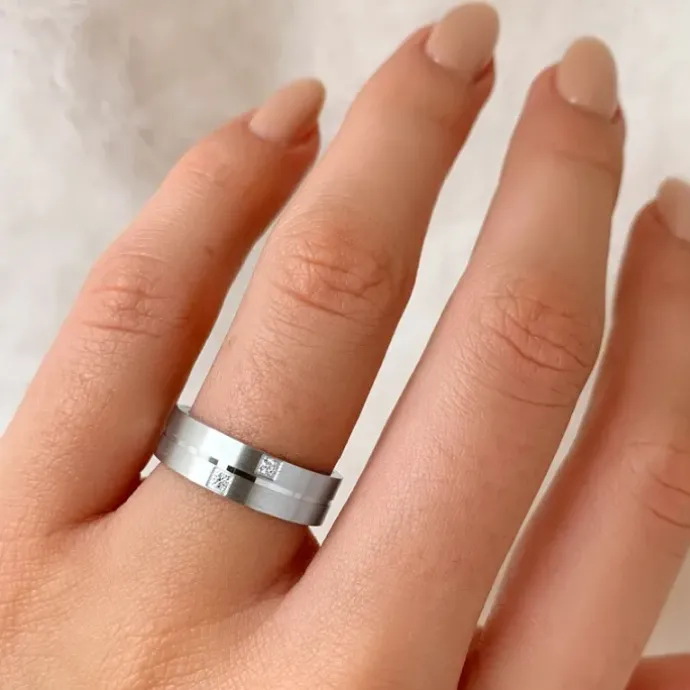 Elegant ring i rhodineret sølv