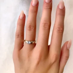 Elegant rund zirkon ring i forgyldt sølv