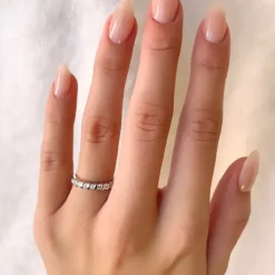 Elegant smal zirkon ring i sølv