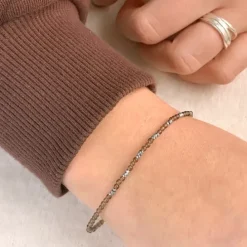 Elegant sten armbånd med kvarts og hematite.