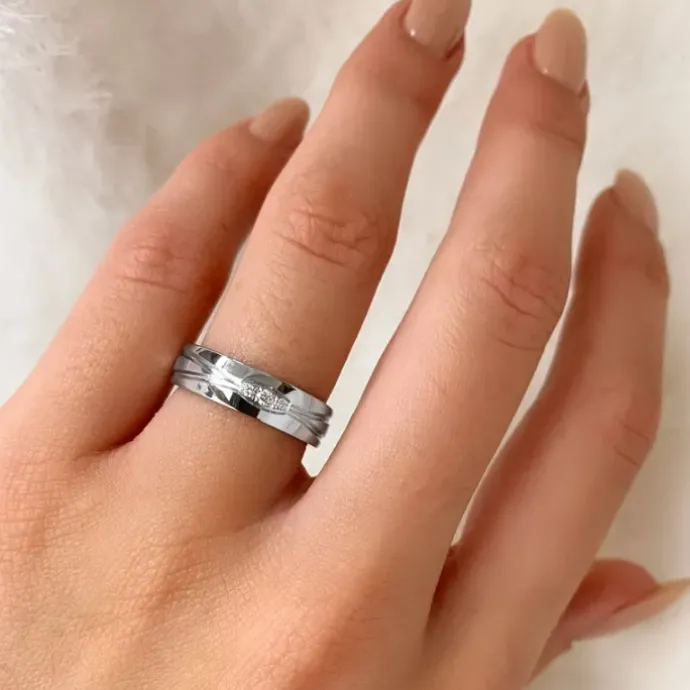 Elegant zirkon ring i rhodineret sølv