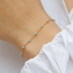 Enamel Lola Sky armbånd i forgyldt sølv lyseblå emalje