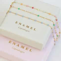 Enamel Lola Sky armbånd i forgyldt sølv lyseblå emalje