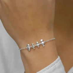 Familie armbånd i sølv med Far – Søn – Søn – Mor i sølv