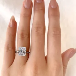 Firkantet zirkon ring i rhodineret sølv