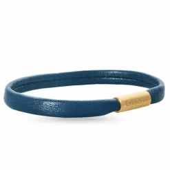 Flad blå armbånd i læder med forgyldt stål lås x 6 mm