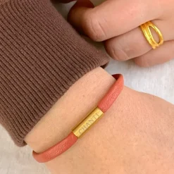 Flad lyserød magnetarmbånd i læder med forgyldt stål lås x 6 mm