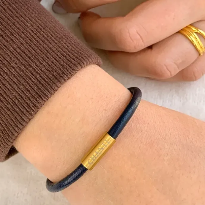 Flad sort armbånd i læder x 6 mm