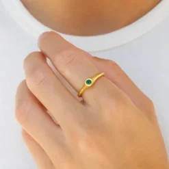 Grøn krystal ring i forgyldt sølv