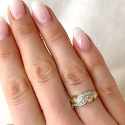 Ægte brillantring i 9 karat guld.- og hvidguld 0,05 ct