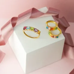 Guldringe: multifarvet ring i 8 karat guld