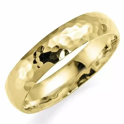 Hamret 5 mm vielsesring i 9 karat guld