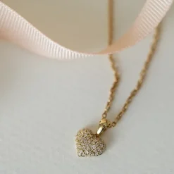 Hjerte diamant vedhæng i 14 karat guld 0,288 ct