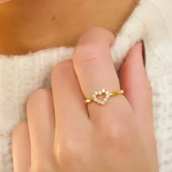 Hjerte hvid zirkon ring i forgyldt sølv