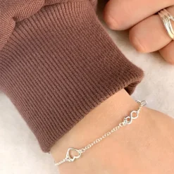 Hjerte infinity armbånd i sølv med vedhæng i sølv