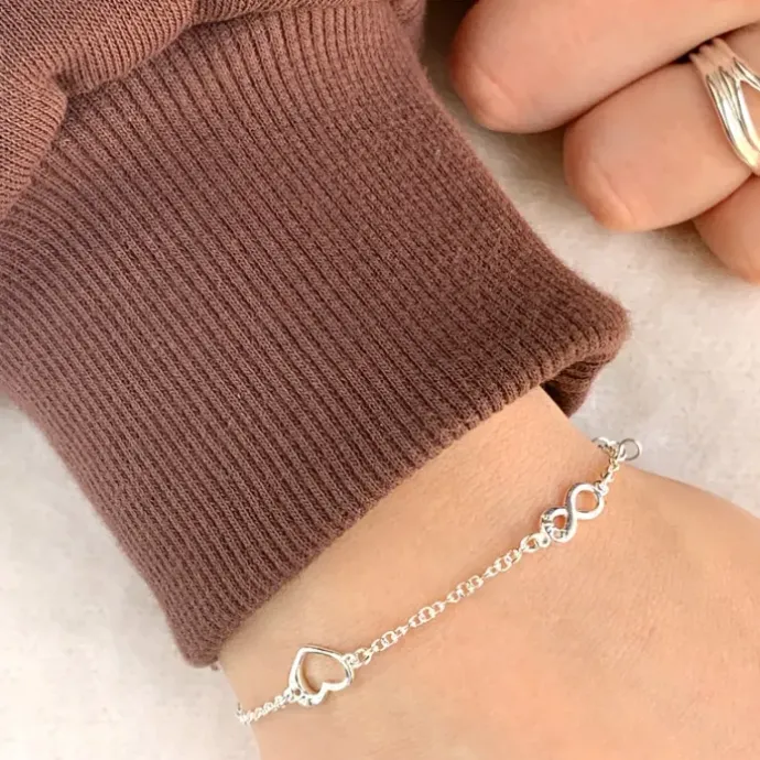 Hjerte infinity armbånd i sølv med vedhæng i sølv