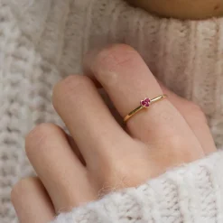 Hjerte rubin guld ring i 9 karat guld 0,05 ct