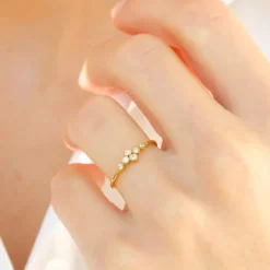 Hvid zirkon guldring i 9 karat guld