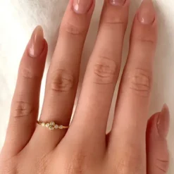 Hvid zirkon guldring i 9 karat guld