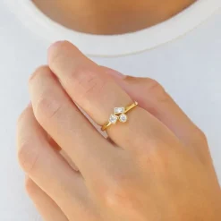 Hvid zirkon ring i forgyldt sølv