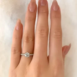 Hvid zirkon ring i rhodineret sølv