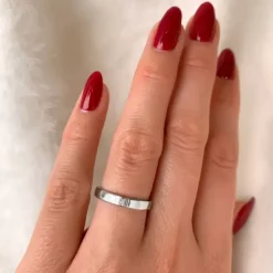 Hvidgulds alliancering i 14 karat hvidguld 1 x 0,05 ct