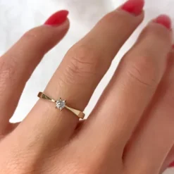 Kampagne - diamant solitairering i 14 karat guld 0,11 ct