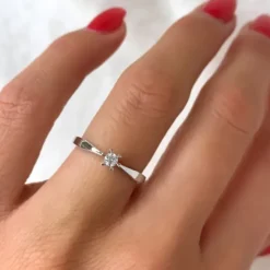 Kampagne - diamant solitairering i 14 karat hvidguld 0,09 ct