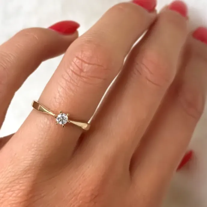 Kampagne - diamant solitairering i 14 karat guld 0,12 ct