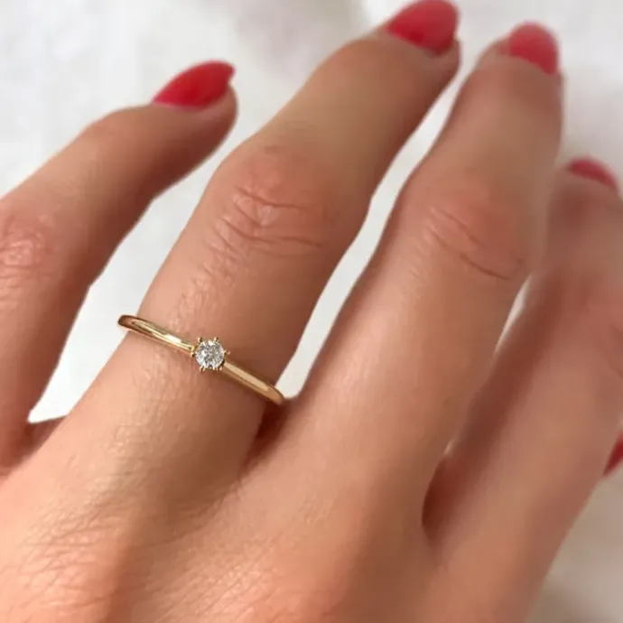 Kampagne - diamant solitairering i 14 karat guld 0,08 ct