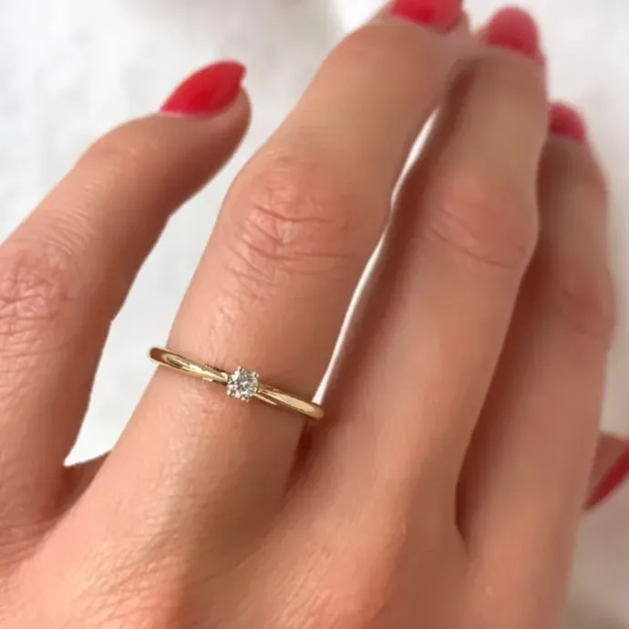 Kampagne - diamant solitairering i 14 karat guld 0,08 ct