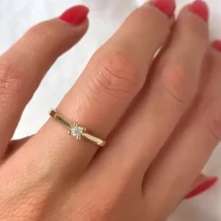 Kampagne - diamant solitairering i 14 karat guld 0,10 ct